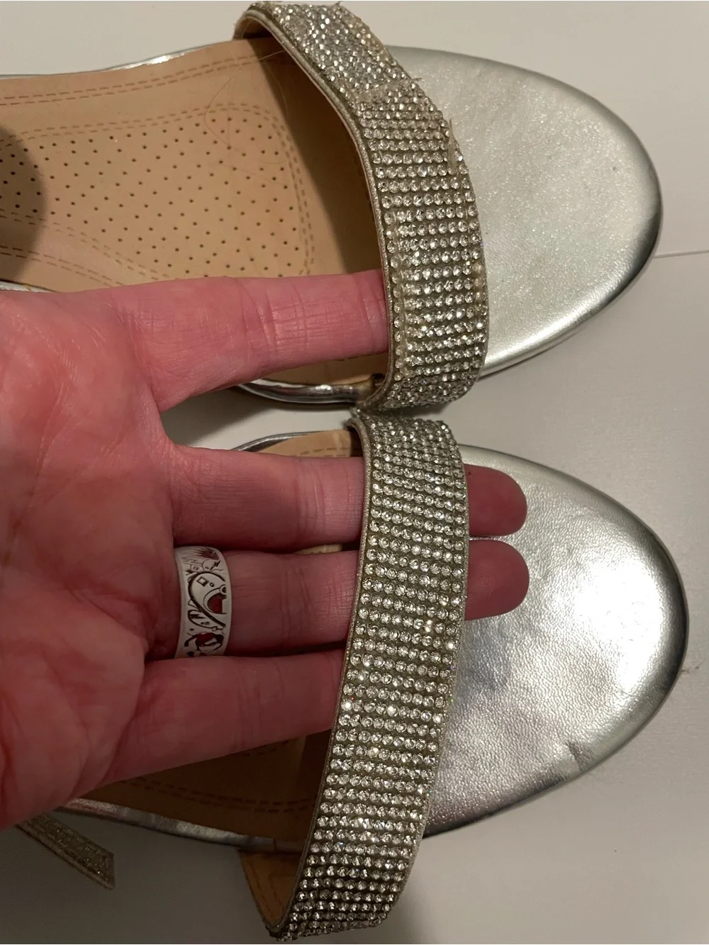 Forever Brand Women's size 10 Silver Low Heel Sandals Rhinestone Sparkle Glitter